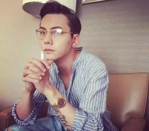 戴眼镜吃瓜娱乐圈博主,揭秘戴镜博主如何吃瓜成瘾