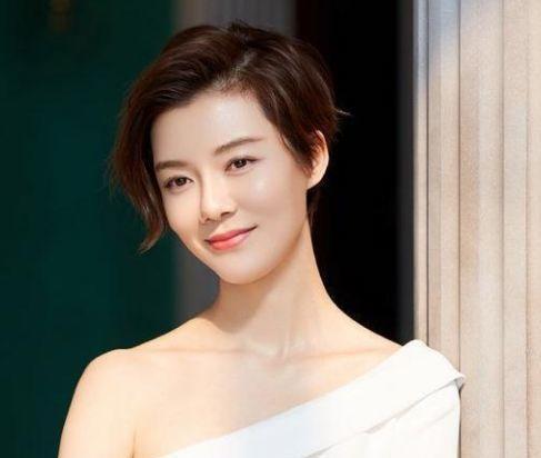 娱乐吃瓜女艺人是谁,揭秘“娱乐吃瓜女艺人”背后的故事