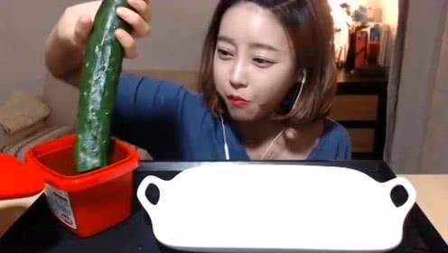 娱乐吃瓜酱美女在线观看,美女在线观看，揭秘娱乐圈幕后故事