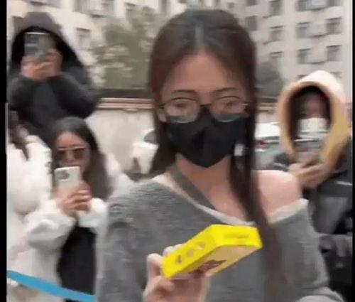 娱乐爆料吃瓜直播,直播吃瓜，带你领略明星幕后故事