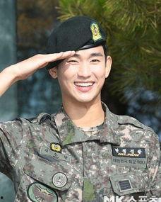 娱乐吃瓜酱当兵的气势,娱乐吃瓜酱演绎热血军旅风采